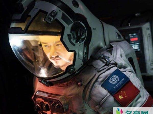 吴京客串发现剧组太穷 吴京被流浪地球导演坑进剧组是怎么回事