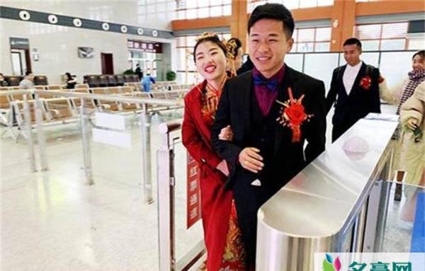 坐动车迎娶新娘是怎么是回事？ 百亿婚车诞生的真相震惊网友