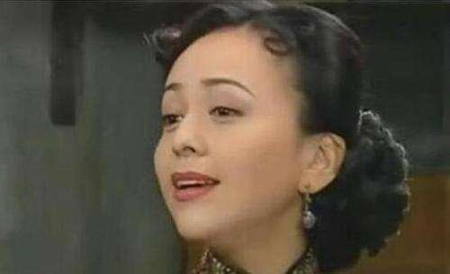 《情深深雨蒙蒙》雪姨叫傅文佩开门的台词是什么