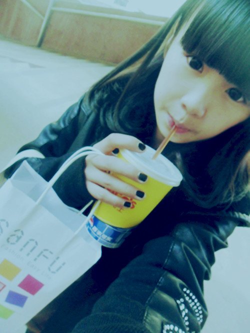 有没有张依依大图的图片