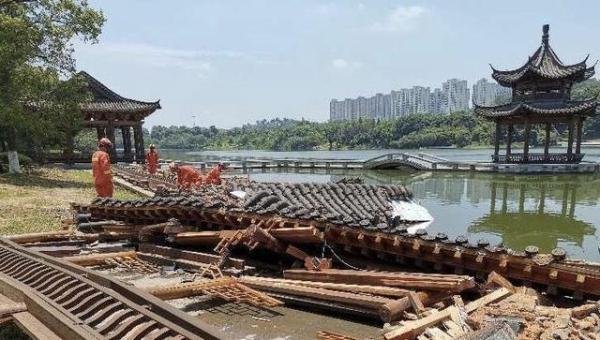 江西吉安县文天祥公园凉亭倒塌致一死一伤