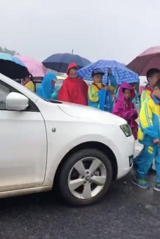 抖音鲁R15V76是什么梗_抖音鲁R15V76车牌是什么意思