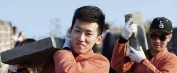 富二代成“负二代”:父母入狱、女友跑路,如今他咋样了?