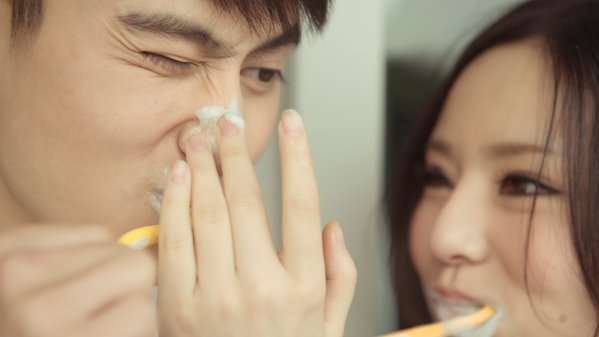 这两个人是谁.? 叫什么滴呀 他们有新浪微博么~~~~~~~~~~~