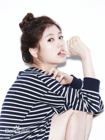 谁知道这个MV里的韩剧叫啥呀 虽然是许嵩的素颜 但这MV是瞎配的吧..