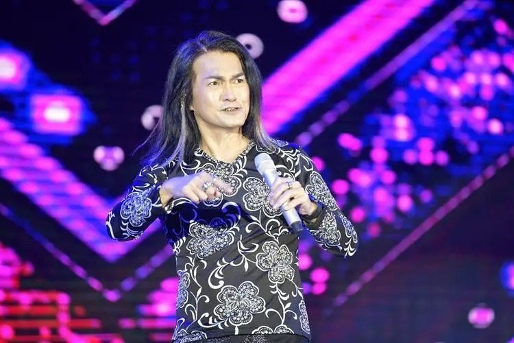 谁有这个 迪克牛仔演唱会，帮我！急需这个！有人有吗？