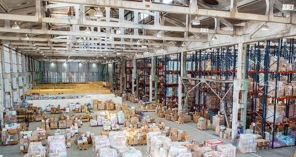 郑州大雪多个仓库倒塌损失惨重 员工称“当时就像地震一样”