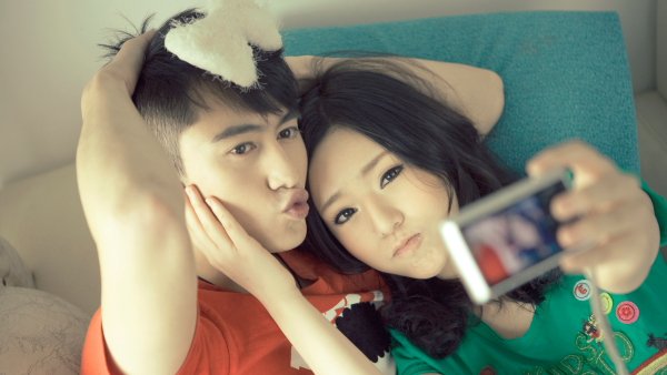 这两个人是谁.? 叫什么滴呀 他们有新浪微博么~~~~~~~~~~~