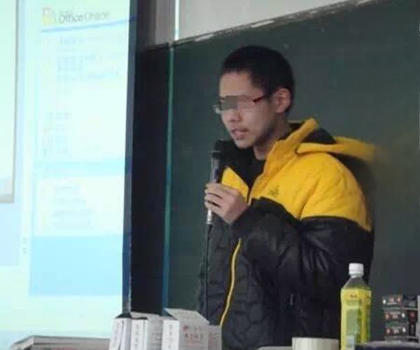 谢天琴是怎么被发现的 脖子被儿子割断了吗