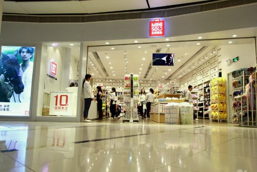 河北保定市一名创优品门店发生劫持人质事件，现场情况如何？