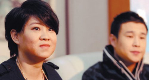 歌词中有一句是为了我们的家，为了孩子和我