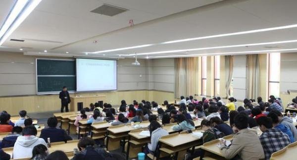 教育部这一通知，或对这类大学生影响很大，上大学不能再混日子了