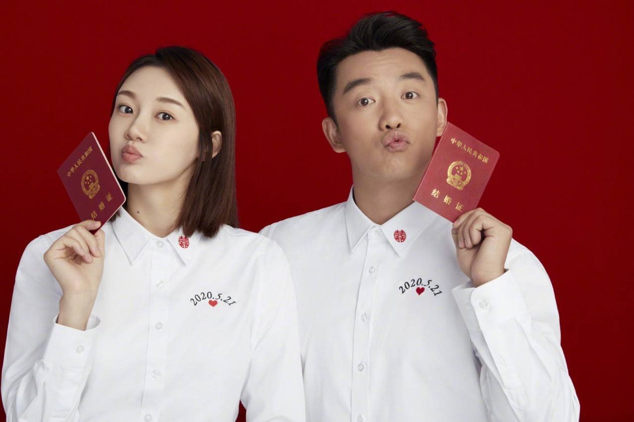 郑恺深情献唱《终于等到你》，郑恺和苗苗是怎么走到一起的？