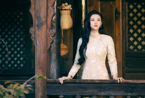 景甜回应自曝童年创伤,称父母在疫情后突然离婚