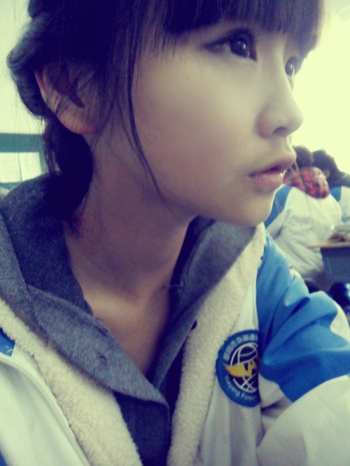 有没有张依依大图的图片