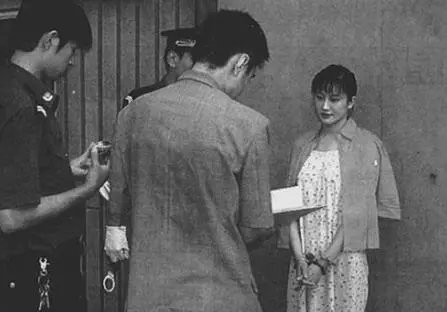 北京“空姐杀害富商案”纪实：逼婚不成，毒害正室，刀杀情夫，结果怎样了？