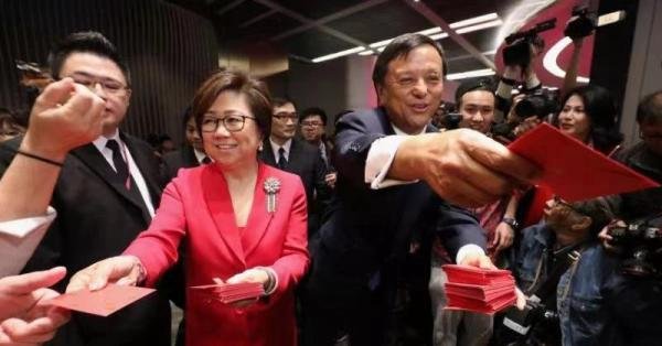 年薪5000万，李小加选择提前卸任港交所行政总裁