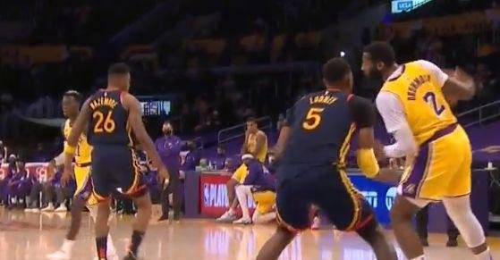 超远3分准绝杀！锁定第七！湖人103-100逆转！詹姆斯暴击库里