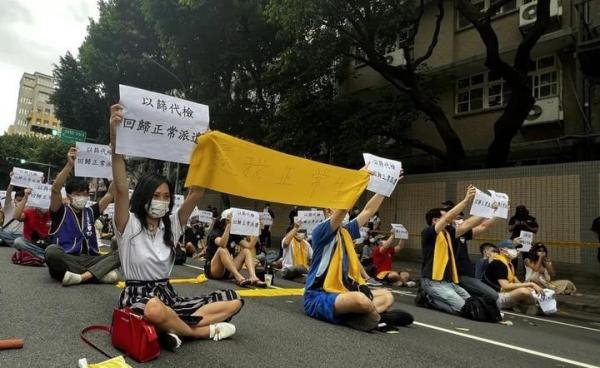 海峡热搜榜|50780！台湾单日新增本土病例首破5万！