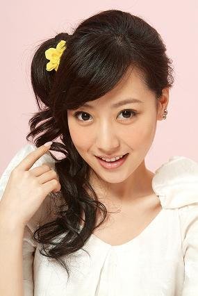 快乐大本营《追影》那期中，吴昕和海涛准备去探胡歌的班的时候胡歌旁边那个女的是谁呀？