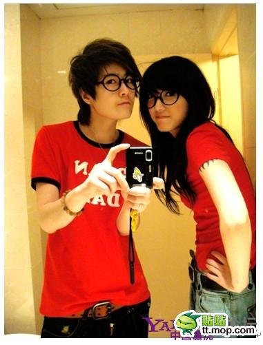 2011快乐女声刘忻是不是同性恋 我朋友说她是因为跟‘女朋友’分手才来参加超级女声的 是么？