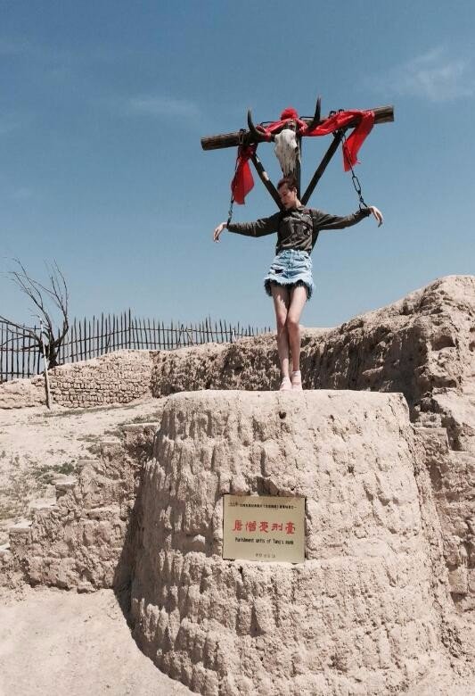 女篮前国手秀长腿是怎么回事？