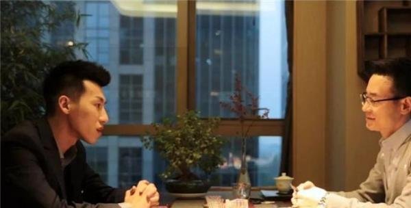 富二代成“负二代”:父母入狱、女友跑路,如今他咋样了?