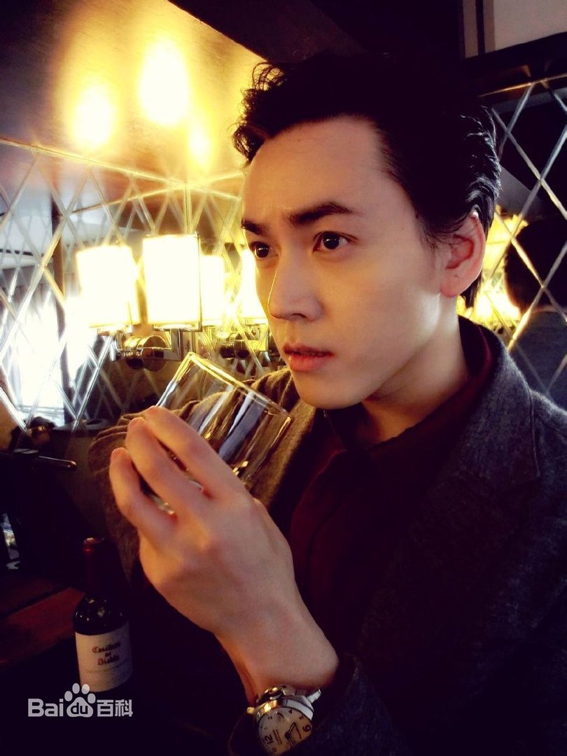 爱情公寓4里的这个人是谁啊？