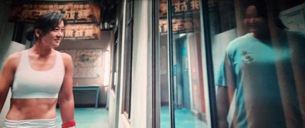 《热辣滚烫》上映6天，票房已破20亿！我却被瘦了100斤的贾玲惊艳到了