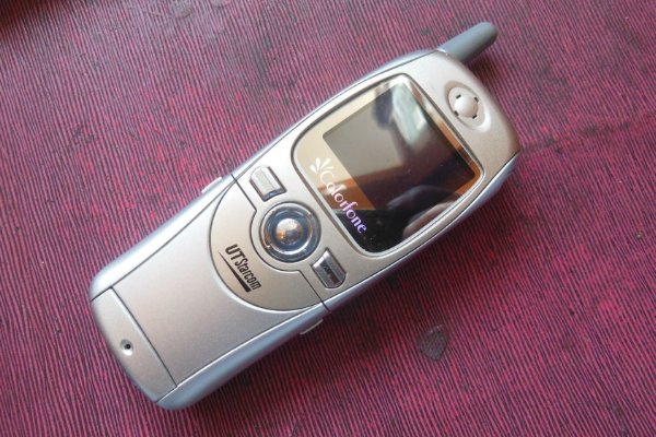 小灵通手机是哪一年出现的？