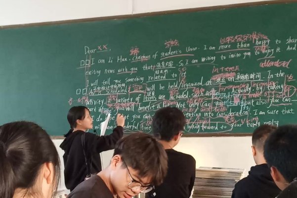 英语课上用鸡插课代表是不是很好笑？