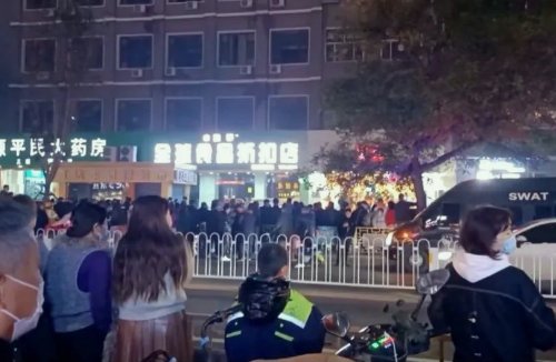 河北保定市一名创优品门店发生劫持人质事件,现场情况如何?