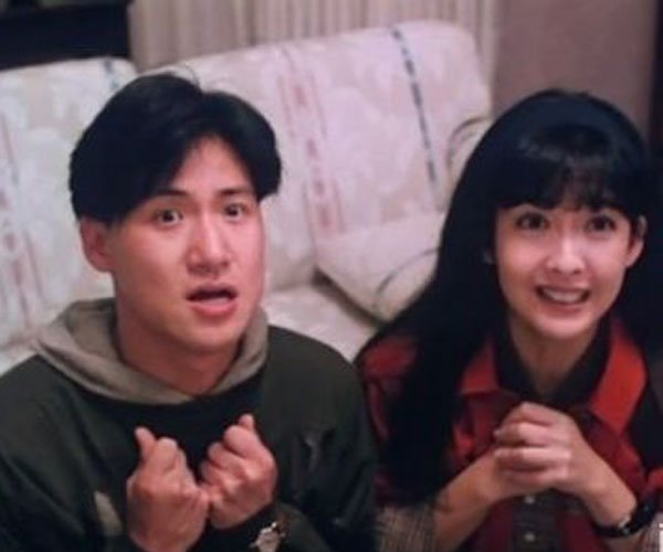 周慧敏在《女校风云》露点了吗？尺度大吗？