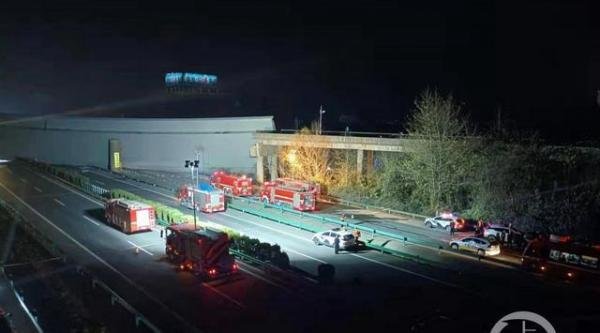 198吨大货车老板回应匝道侧翻