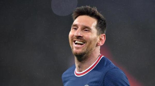 大巴黎官宣：梅西离队！