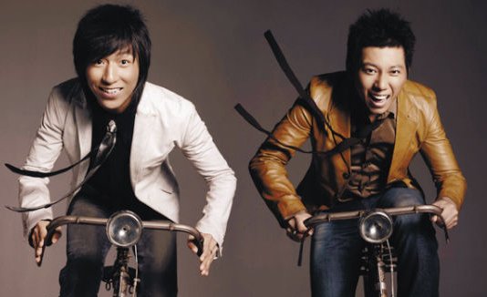 有一首歌，里面有一句歌词是“我的世界从此以后多了一个你…”那是什么