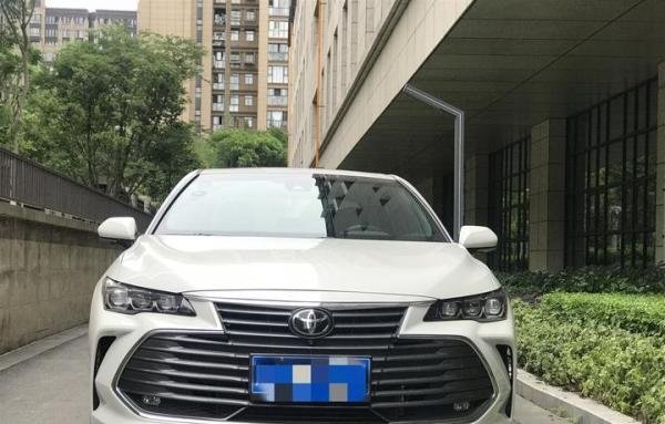 车子外观非常时尚，充满运动的气质，看一眼的第二眼应该很好认识