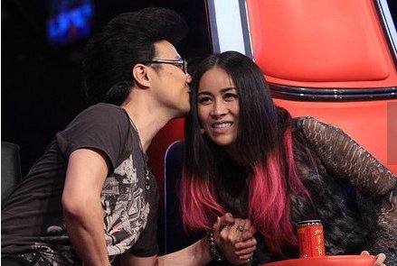 那英汪峰接吻是怎么回事？