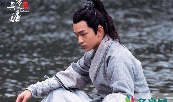 屈楚萧年龄多大了 屈楚萧娃娃脸看着像未成年似的