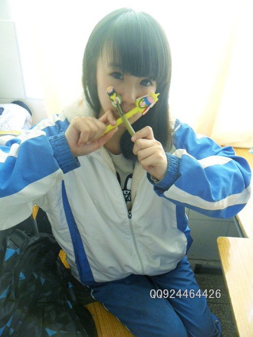 有没有张依依大图的图片