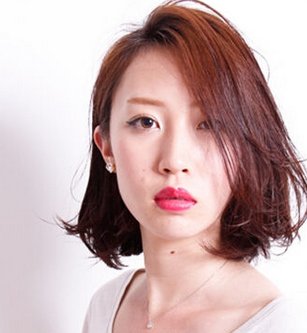 深棕色头发和深栗色头发哪个颜色在室内像黑色？？？