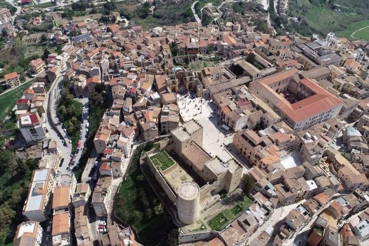 意大利将以7.8元出售房屋，为啥这个房子会卖的这么便宜？