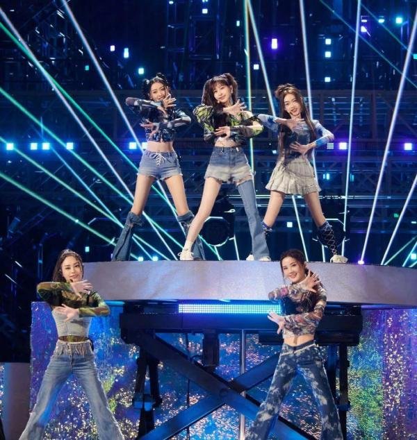 胡锡进：如果《星星点灯》歌词改动为了某种迎合，那么我不赞成