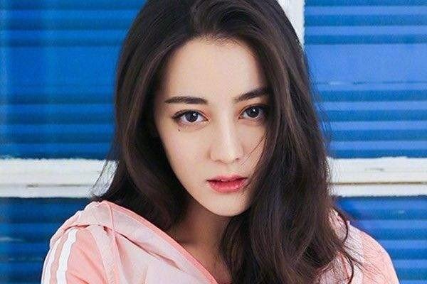 迪丽热巴的金主是谁？