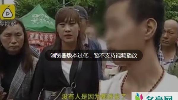 提前到却错过考试 学生遗憾错过考试在考场外痛苦万分