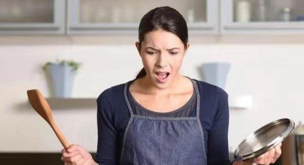 太蠢了！妻子起诉离婚才知老公年薪300万。