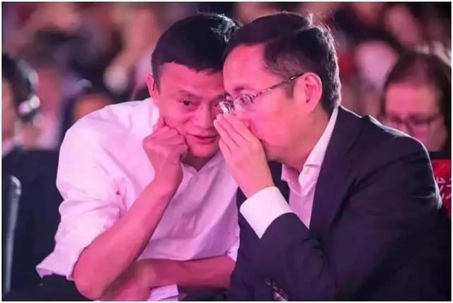 马云在阿里巴巴上班的最后一天：现场人山人海，声势比明星还大