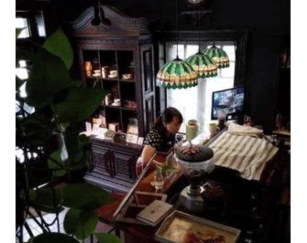 北京一咖啡厅强制客人消费 不消费就让他们滚出去