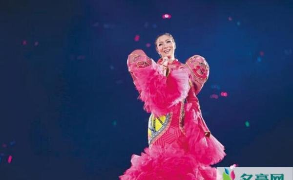 许志安演唱会遭嘘 许志安出轨黄心颖令香港童话破碎