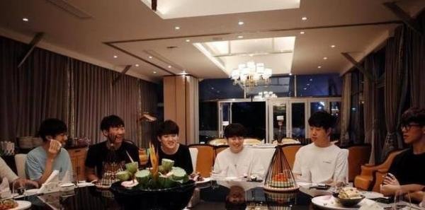 王思聪退役花40万请全队吃饭?网友：家里有矿的标准操作!